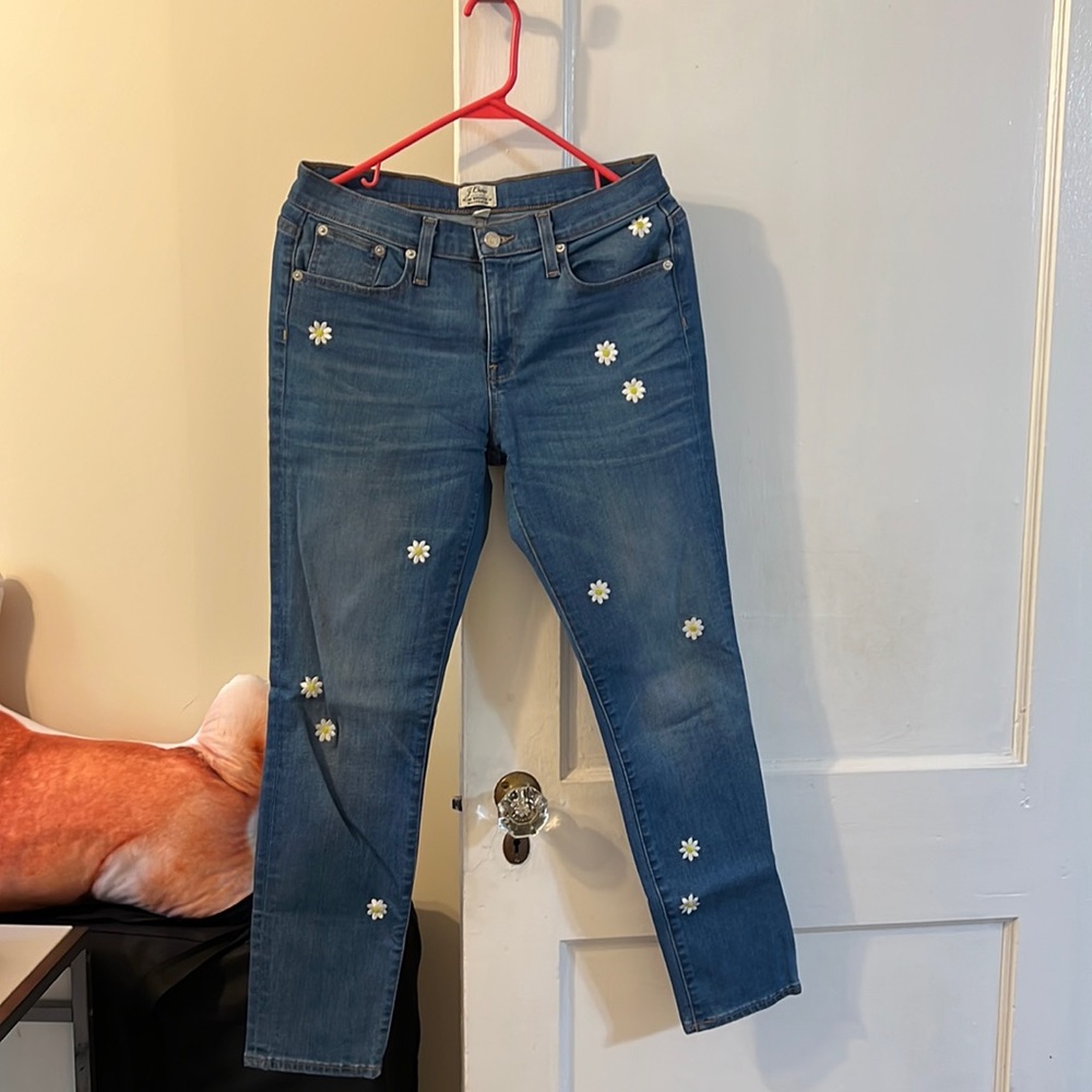 Excellent condition J crew slim broken in boyfriend jean in size 26 with daises